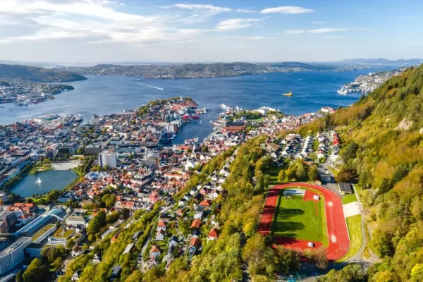 Bergen-Norway-Gateway-to-the-fjords-photo-Bob-Engelsen (1)