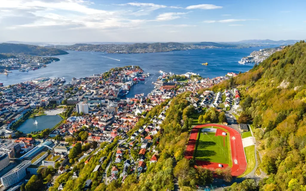 Bergen-Norway-Gateway-to-the-fjords-photo-Bob-Engelsen (1)