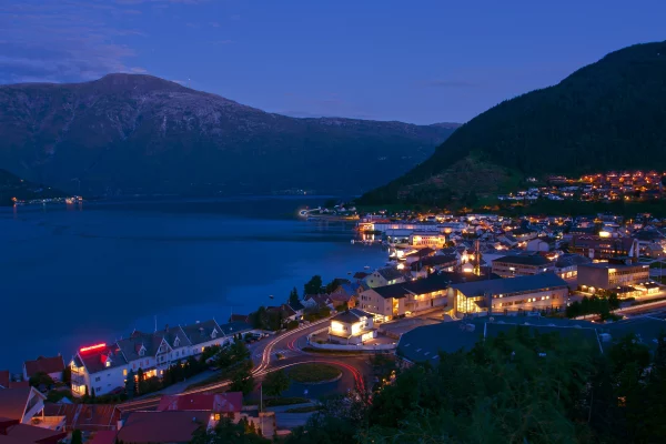Sogndal_by_night